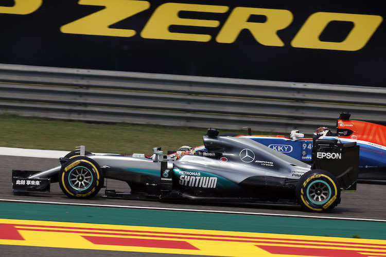 Lewis Hamilton überholt Pascal Wehrlein