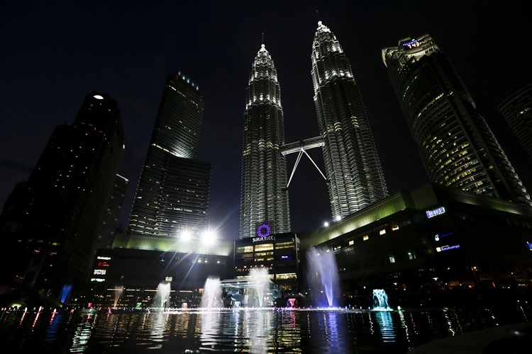 Die Petronas-Towers bei Nacht