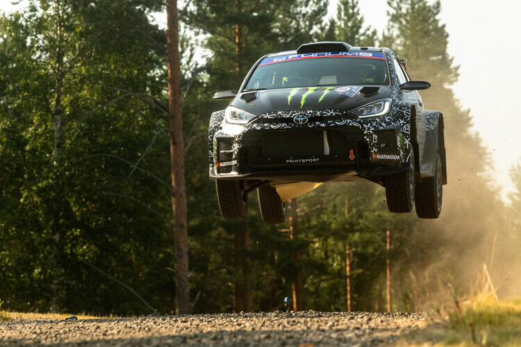 Im vom Printsport-Team eingesetzten Toyota in 2025 völlig losgelöst: Oliver Solberg