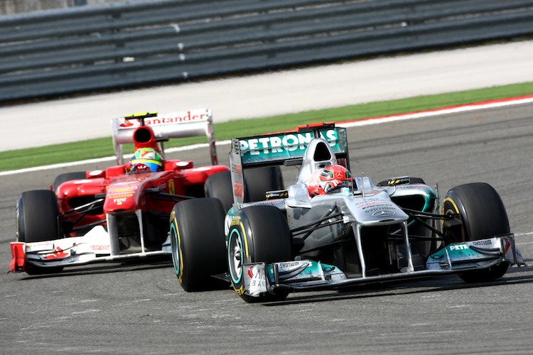 Michael Schumacher (Mercedes) 2011 vor Felipe Massa (Ferrari)