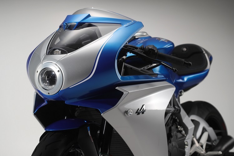 Es muss nicht immer Rot sein: Auch Blau/Silber kann einem italienischen Motorrad gut stehen