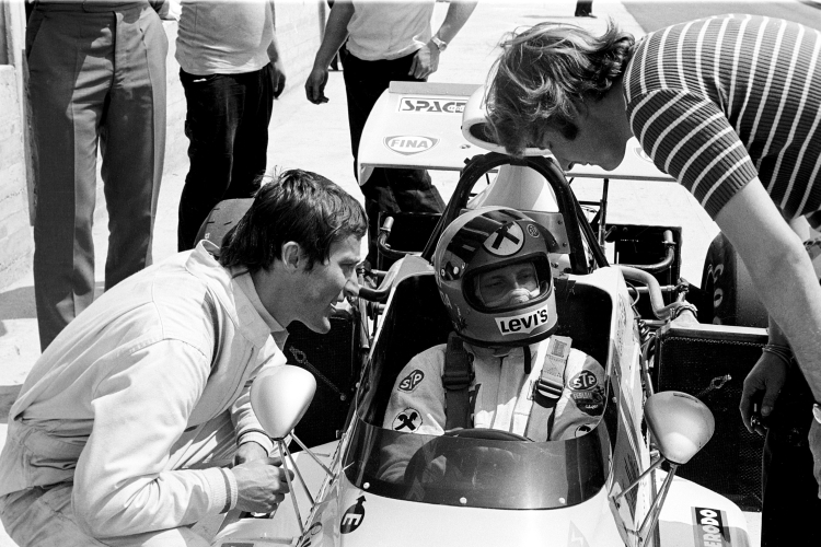 Lauda 1972 (mit Robin Herd, li.) im March 721