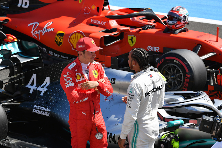 Charles Leclerc mit Lewis Hamilton
