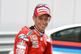 Casey Stoner freut sich über einen nagelneuen BMW 135