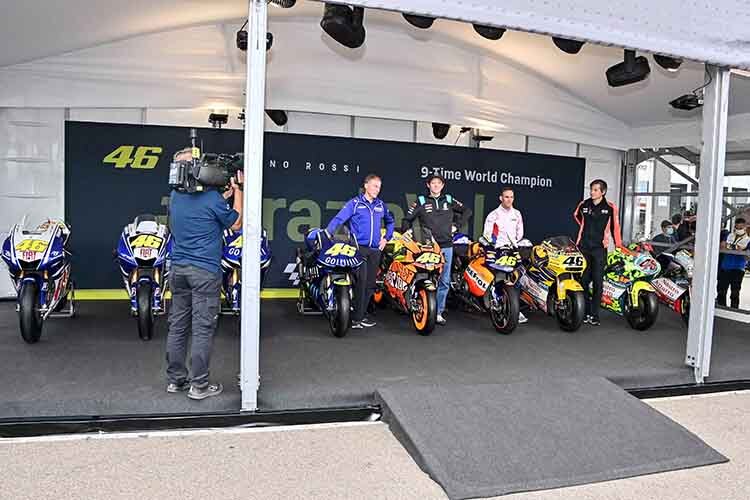 Valentino Rossi mit seinen WM-Motorrädern