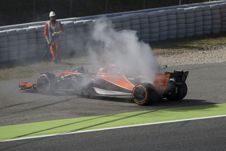 Fernando Alonso nach dem Motorschaden