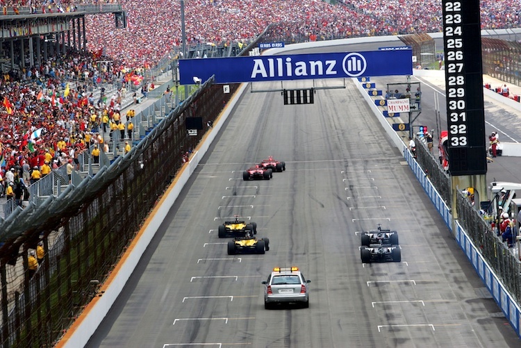 Indianapolis-GP 2005: Nur sechs Autos stellten sich nach der Aufwärmrunde zum Start auf 