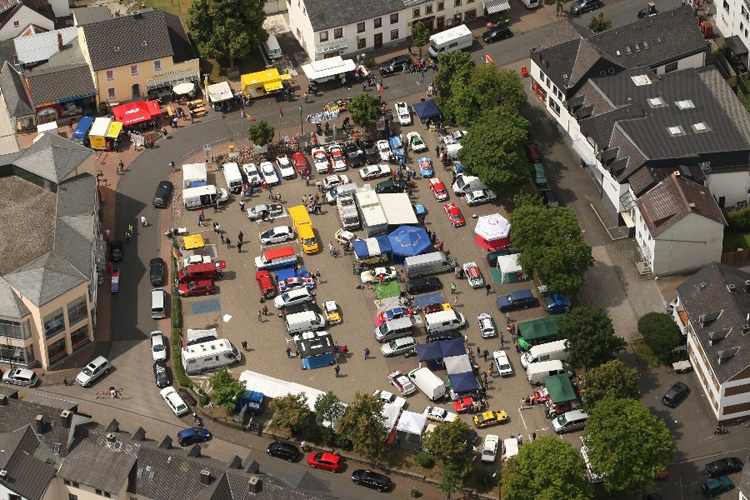 ADAC Eifel RTreffpunkt der «Oldies» - der Marktplatz in Daun