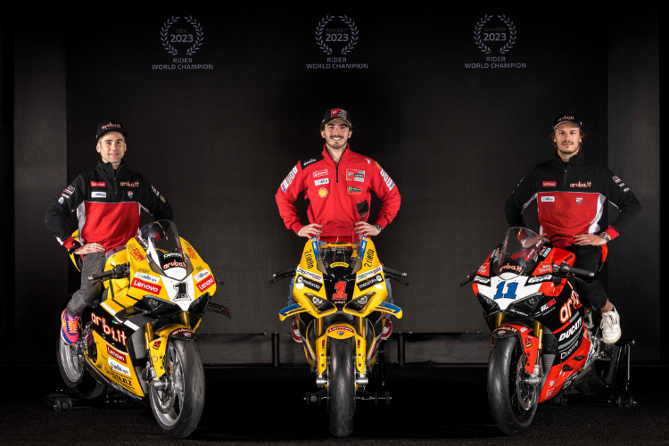 Die drei Ducati-Weltmeister Alvaro Bautista, Pecco Bagnaia und Nicolo Bulega (v.l.)