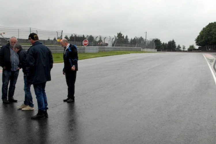 Die Abnahme des umgebauten Sachsenrings fand gestern im Regen statt