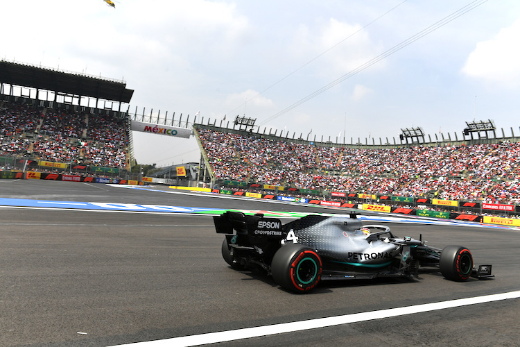 Lewis Hamilton blieb im Qualifying eine halbe Sekunde langsamer als Max Verstappen, der hinterher strafversetzt wurde