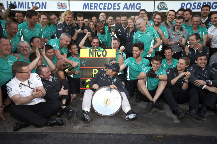 Kleine Dusche für Australien-Sieger Nico Rosberg