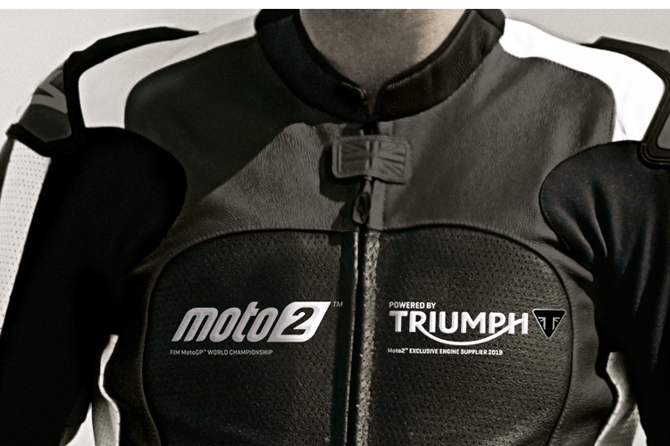 Die Moto2-Fahrer müssen auf dem Rennleder für Triumph werben