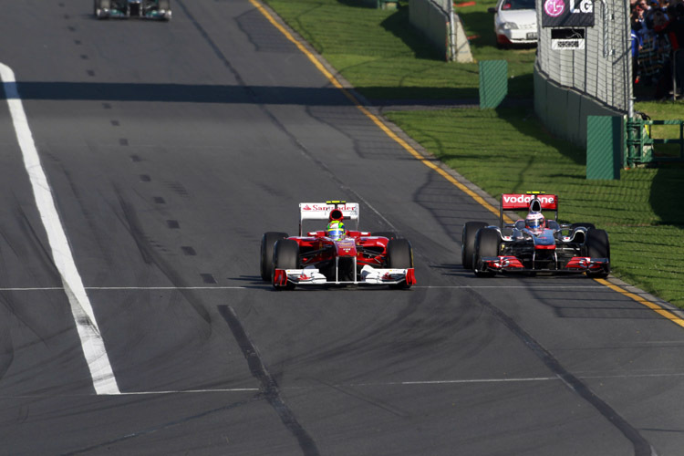 Massa hielt Button (r.) lange stand