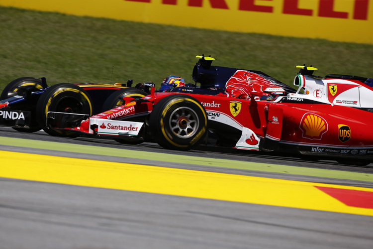 Kimi Räikkönen gegen Carlos Sainz