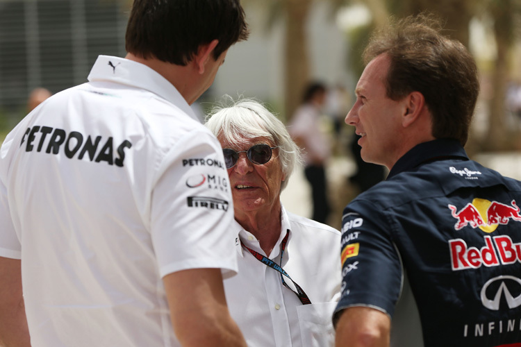 Formel-1-Promoter Bernie Ecclestone (Mitte) mit Mercedes-Motorsportdirektor Toto Wolff und Red Bull Racing-Teamchef Christian Horner