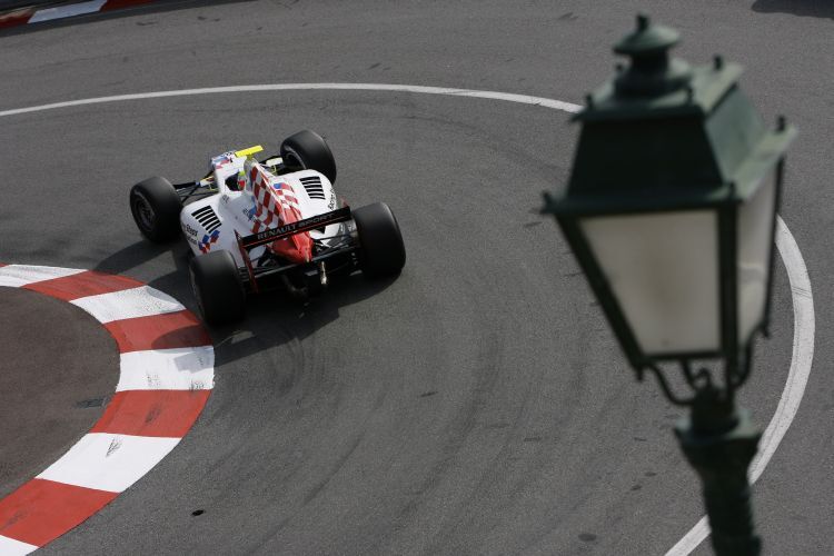 Oliver Turvey holt in Monaco die Pole 