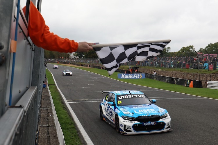 Jake Hill gewinnt den 2024er Titel in der BTCC