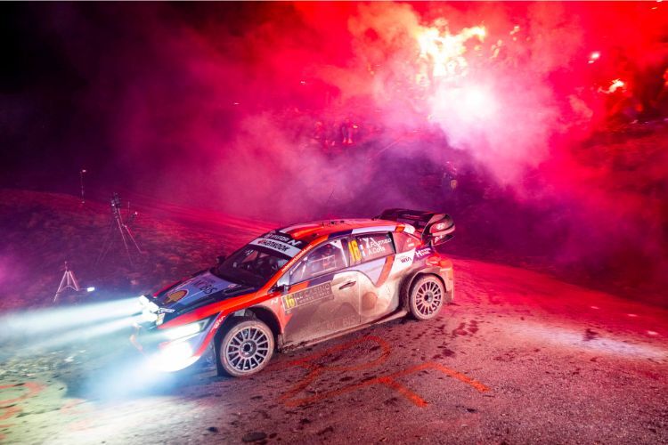 Faszinerende Lichtspiele: Der Auftakt der Rallye Monte Carlo 2025