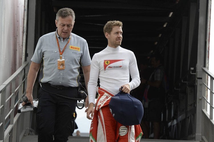 Mario Isola und Sebastian Vettel