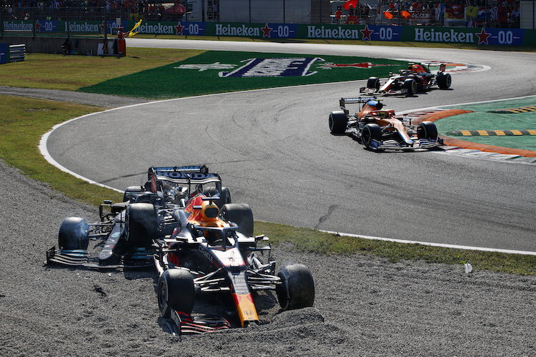 Lewis Hamilton und Max Verstappen gingen einige Risiken ein, und hatten – wie hier in Monza – Glück im Unglück