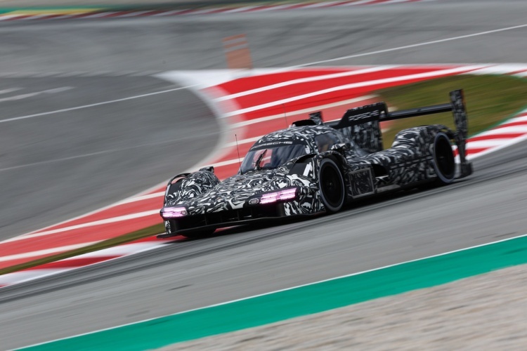 Der LMDh von Porsche beim Test auf dem Circuit de Barcelona-Catalunya