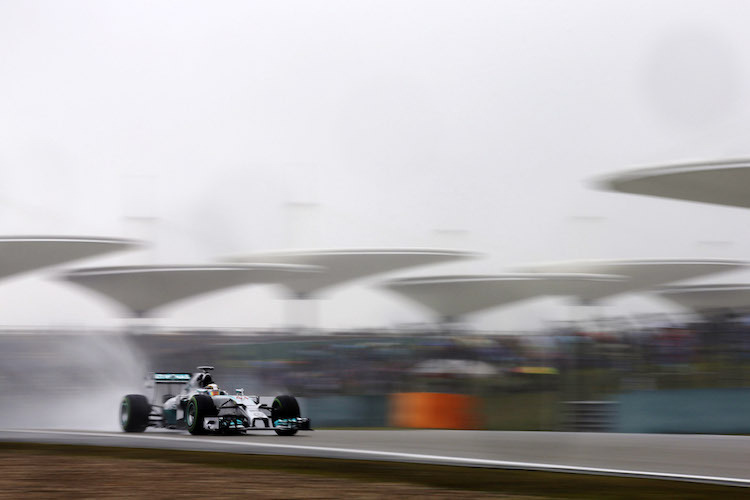 Lewis Hamilton fuhr vor zwei Jahren auf nasser Bahn zur Shanghai-Pole