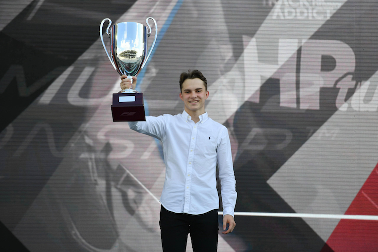 Oscar Piastri nach seinem Formel-2-Titelgewinn 2021