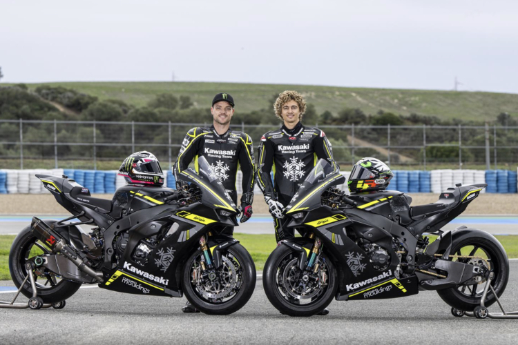 Die Kawasaki-Werksfahrer Alex Lowes (li.) und Axel Bassani