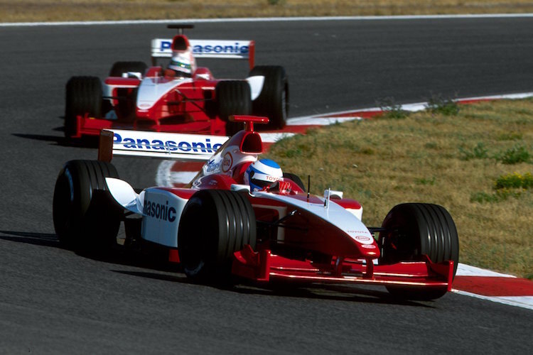 Mika Salo und Allan McNish 2001 mit ihren Toyota in Testfarben