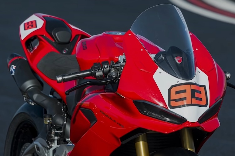 Ducati congratulates Marc Marquez with Panigale V2 / MotoGP