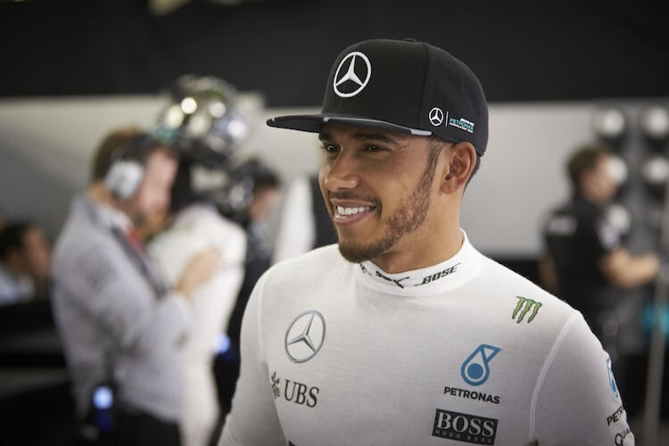 Lewis Hamilton lacht über seine Kritiker