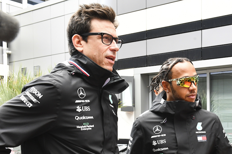 Mercedes-Motorsportdirektor Toto Wolff drückt Lewis Hamilton die Daumen, setzt aber auf Chancengleichheit bei den Fahrern