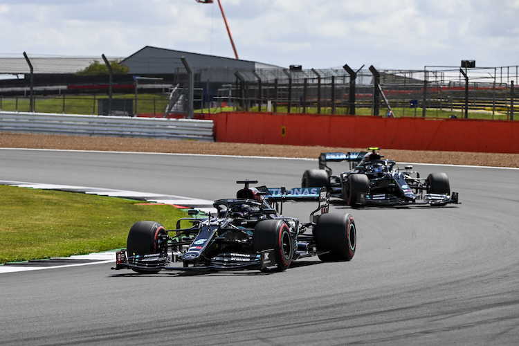 Lewis Hamilton blieb im Silverstone-Qualifying schneller als sein Teamkollege Valtteri Bottas und holte sich damit die Pole