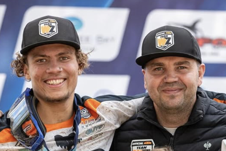 Quentin Marc Prugnieres mit Teamchef Waldemar Zichanowisch