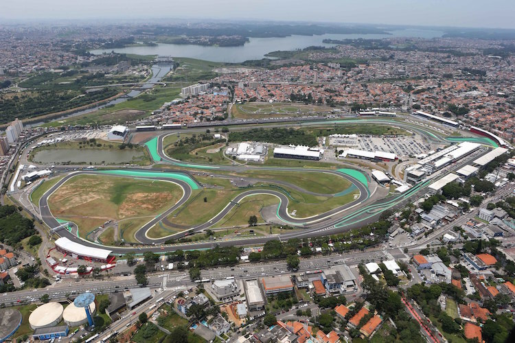 Eines der Wasser-Reservoirs hinter der Interlagos-Rennstrecke