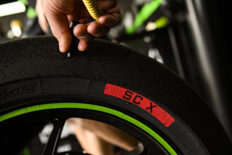 Den SCX-Reifen für das Superpole-Race führte Pirelli 2019 ein