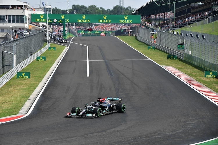 Lewis Hamilton 2021 alleine auf weiter Flur