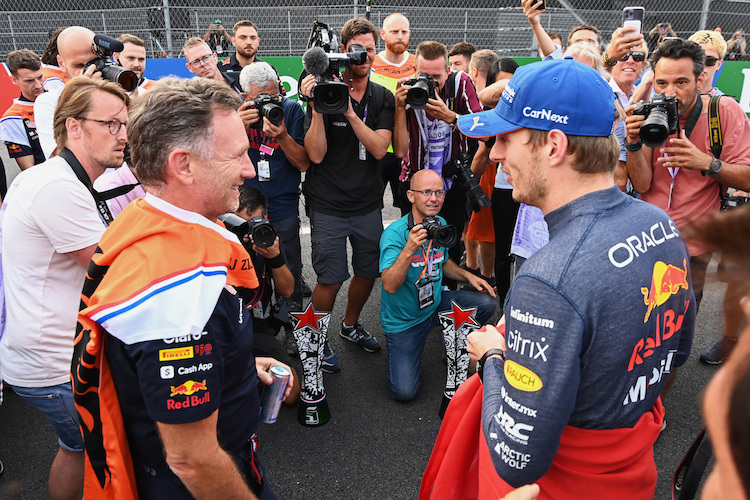 Red Bull Racing-Teamchef Christian Horner feierte nach dem Rennen mit Zandvoort-Sieger Max Verstappen