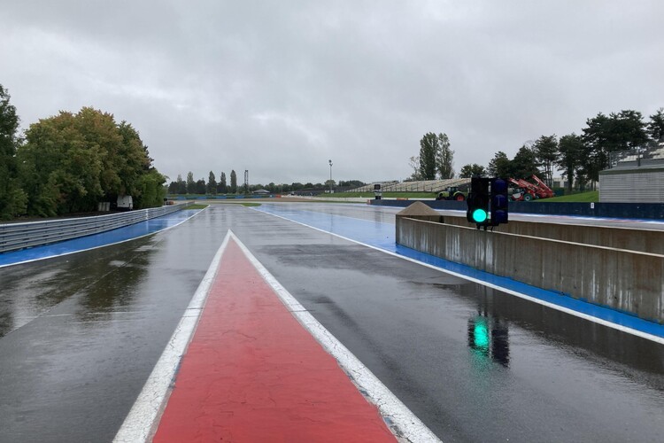 Die verregnete Strecke in Magny-Cours