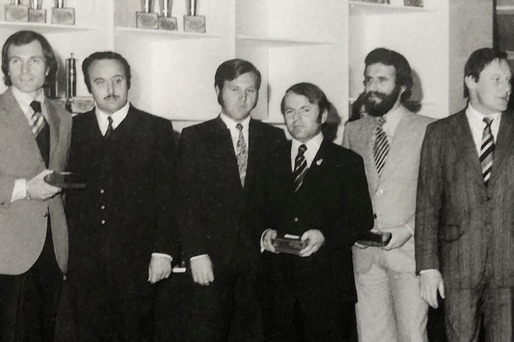 BMW-Sportpokal-Ehrung 1976 in München: Von Links Quester, Josef und Herbert Schnitzer, Basche, Ertl, Bovensiepen, Bein