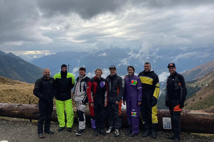 Das West-Team vor der wunderschönen Kulisse der Südtiroler Alpen