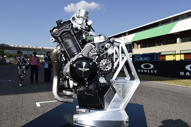 Der Rennmotor von Triumph: drei Zylinder, 765 ccm, rund 135 bis 140 PS