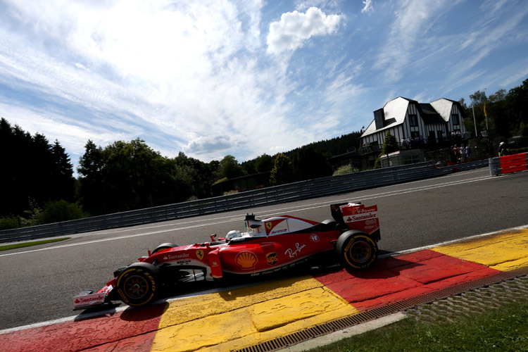Sebastian Vettel und Co. dürfen bei strahlendem Sonnenschein ausrücken