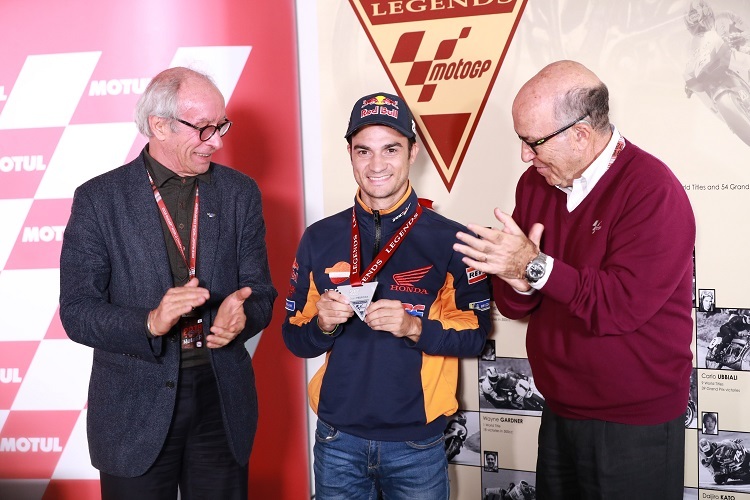 Dani Pedrosa ist auch ohne MotoGP-Titel eine Legende (im Bild mit Vito Ippolito und Carmelo Ezpeleta)