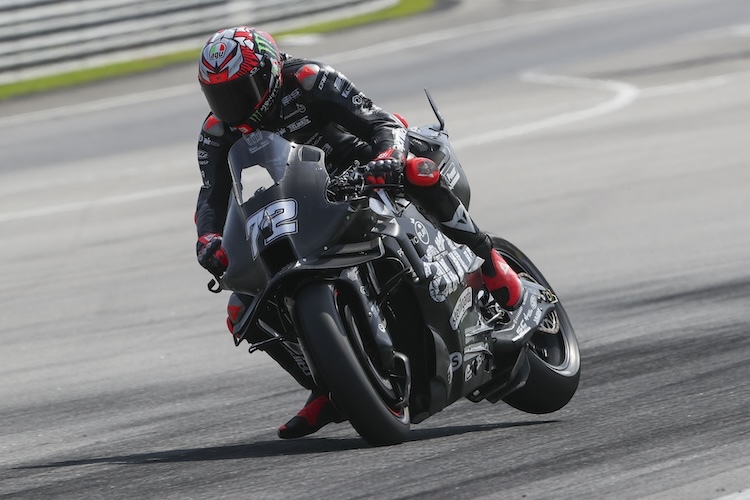 Marco Bezzecchi fliegt um die Piste in Sepang