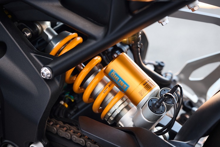 Scgwedengold: Öhlins-Federbein mit elektronisch variierter Dämpfung