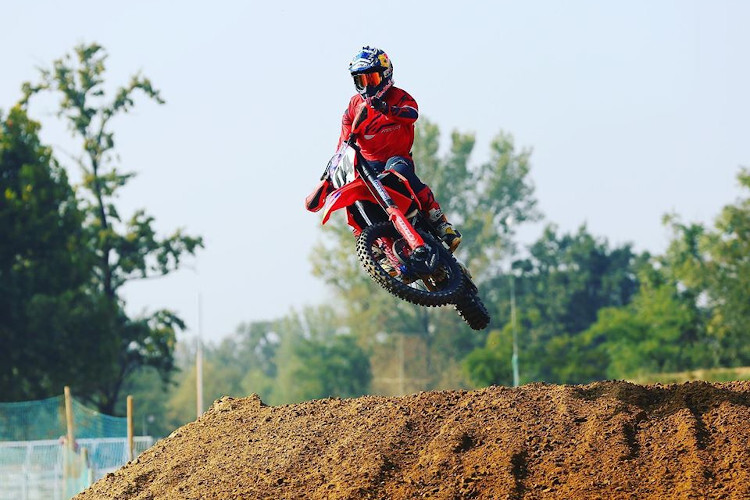 Andrea Dovizioso trainiert immer wieder auf der Motocross-Strecke von Dorno