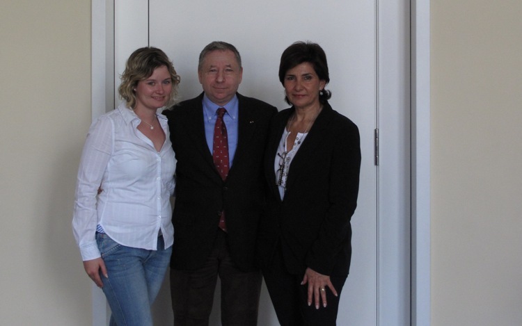 Ina Fabry (li.) mit Jean Todt und WMC-Präsidentin Michéle Mouton