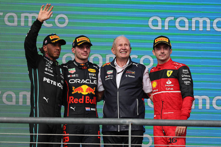 Lewis Hamilton, Max Verstappen, Helmut Marko und Charles Leclerc
